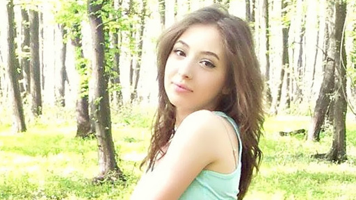  Alright, today we have a gorgeous brunette camgirl named LYSANDRRA gi...